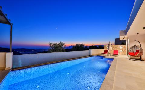 Villa Azure, 4 kişilik, havuzlu, jakuzili - villapaketi